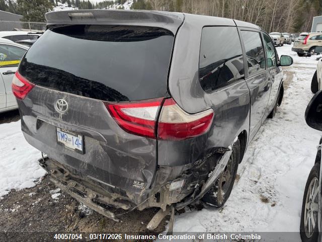 40057054 :رقم المزاد ، 5TDDK3DC0FS122946 vin ، 2015 Toyota Sienna Xle/limited مزاد بيع
