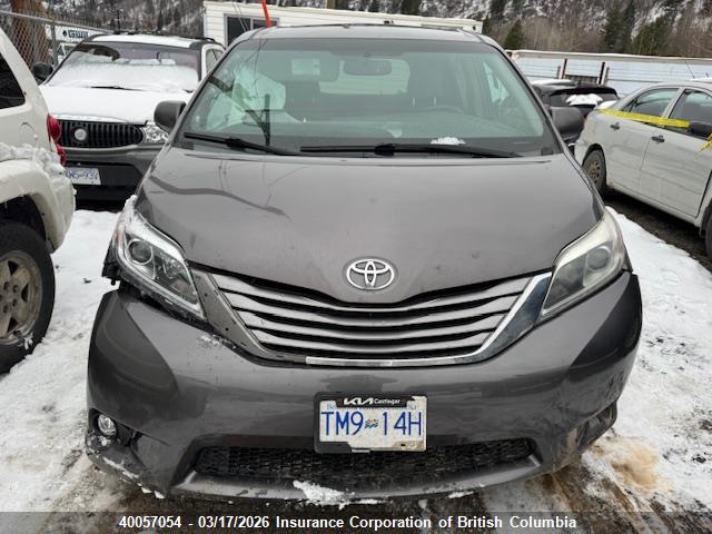 40057054 :رقم المزاد ، 5TDDK3DC0FS122946 vin ، 2015 Toyota Sienna Xle/limited مزاد بيع