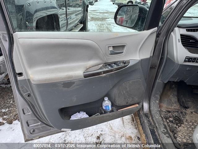 40057054 :رقم المزاد ، 5TDDK3DC0FS122946 vin ، 2015 Toyota Sienna Xle/limited مزاد بيع