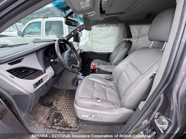 40057054 :رقم المزاد ، 5TDDK3DC0FS122946 vin ، 2015 Toyota Sienna Xle/limited مزاد بيع