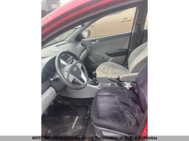 40057186 :رقم المزاد ، KMHCT4AE6DU526231 vin ، 2013 Hyundai Accent Gls/gs مزاد بيع