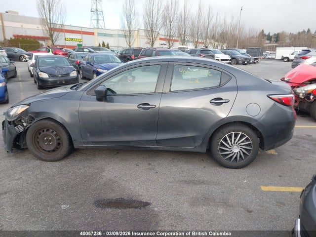 3MYDLBYV4GY125752 Toyota Yaris