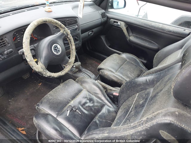 40057303 :رقم المزاد ، 3VWDC21V71M813524 vin ، 2001 Volkswagen Cabrio Glx مزاد بيع
