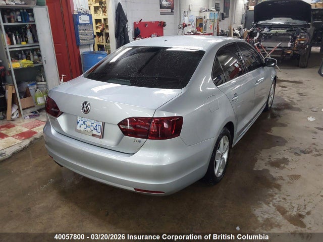 40057800 :رقم المزاد ، 3VWDL7AJ0DM452605 vin ، 2013 Volkswagen Jetta مزاد بيع
