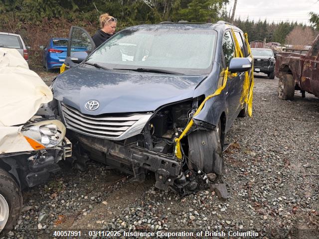 5TDDZ3DC5HS181912 Toyota Sienna Xle/limited
