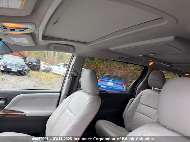 5TDDZ3DC5HS181912 Toyota Sienna Xle/limited