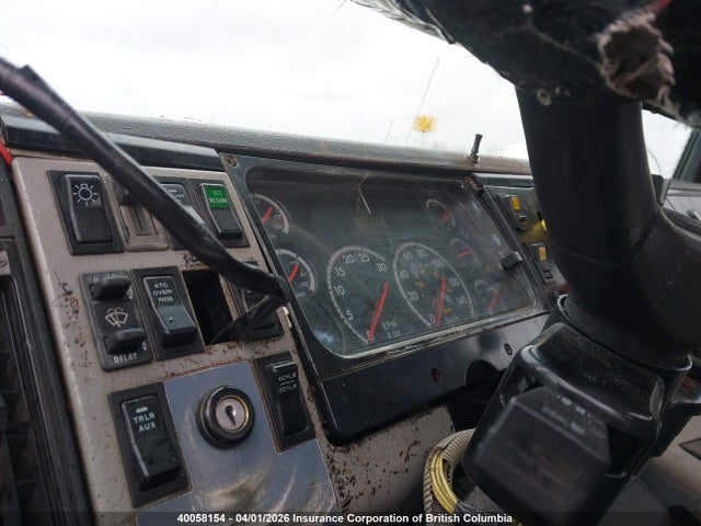 Продажа на аукционе авто 2001 Freightliner Medium Conventional Fl112, vin: 1FUJBGAS81HJ38680, номер лота: 40058154