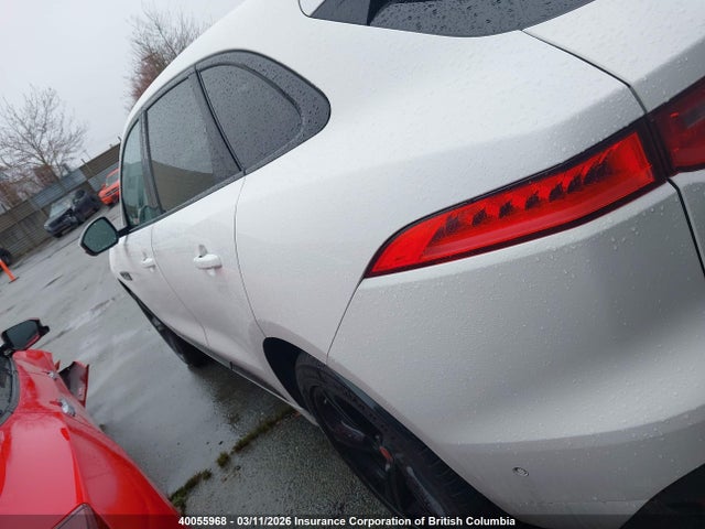 Jaguar F-pace R - Sport 2017 SADCL2BN2HA087614 Image 15