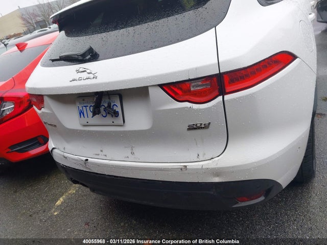 Jaguar F-pace R - Sport 2017 SADCL2BN2HA087614 Image 17