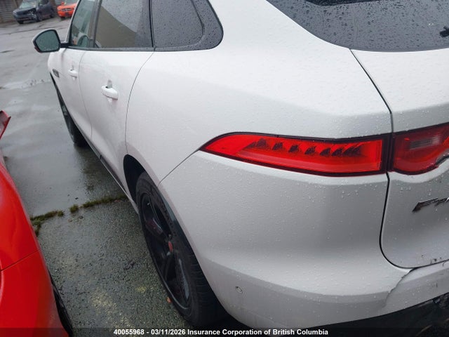 Jaguar F-pace R - Sport 2017 SADCL2BN2HA087614 Image 3