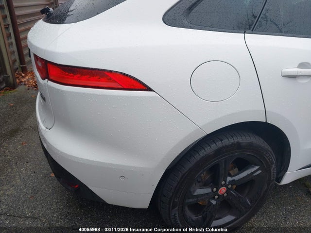 Jaguar F-pace R - Sport 2017 SADCL2BN2HA087614 Image 4