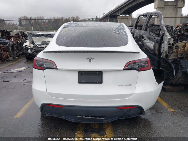 Tesla Model Y 2023 LRWYGDEF8PC136496 Image 17