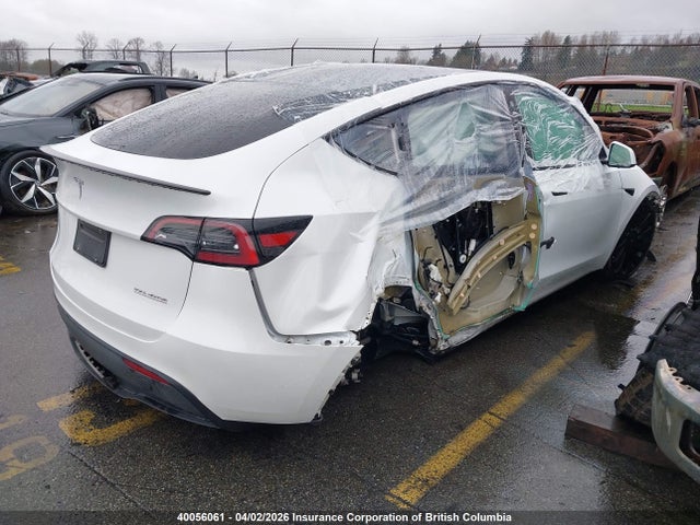 Tesla Model Y 2023 LRWYGDEF8PC136496 Image 4