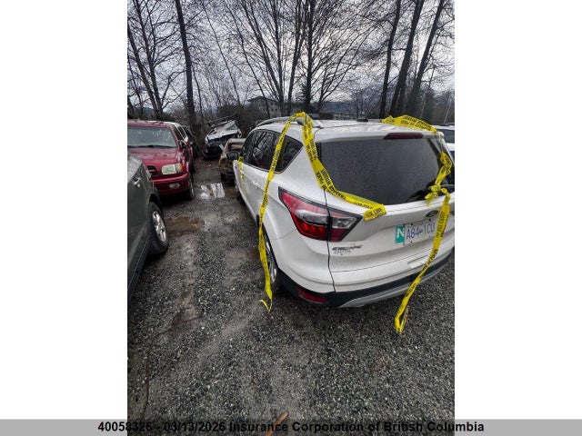 1FMCU9J99HUA04891 Ford Escape Titanium