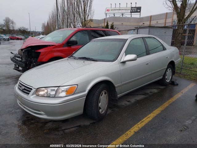 40058572 :رقم المزاد ، JT2BG22K1Y0402239 vin ، 2000 Toyota Camry مزاد بيع