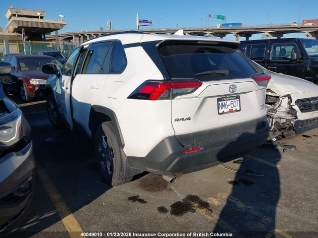 40049010 :رقم المزاد ، 2T3R1RFV4NC274026 vin ، 2022 Toyota Rav4 Xle/xle Premium مزاد بيع