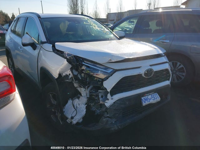 40049010 :رقم المزاد ، 2T3R1RFV4NC274026 vin ، 2022 Toyota Rav4 Xle/xle Premium مزاد بيع