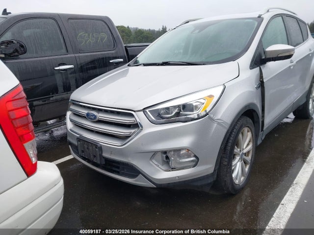 1FMCU9J92HUC90373 Ford Escape Titanium