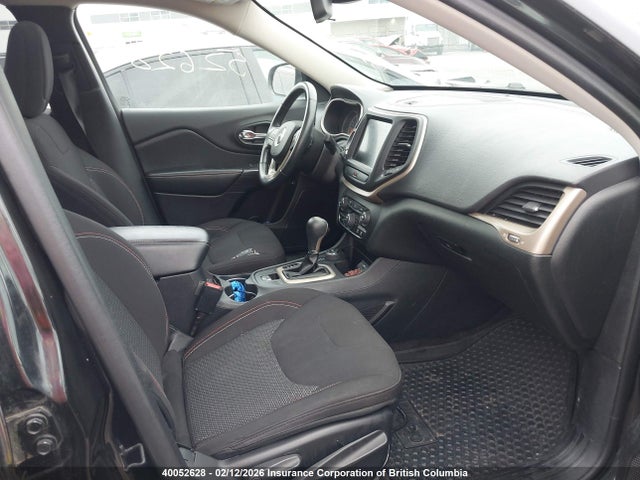 2016 Jeep Cherokee Latitude მანქანა იყიდება აუქციონზე, vin: 1C4PJMCB1GW266229, აუქციონის ნომერი: 40052628