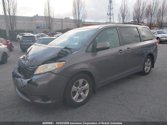 40059861 :رقم المزاد ، 5TDKK3DC0CS211886 vin ، 2012 Toyota Sienna Le مزاد بيع