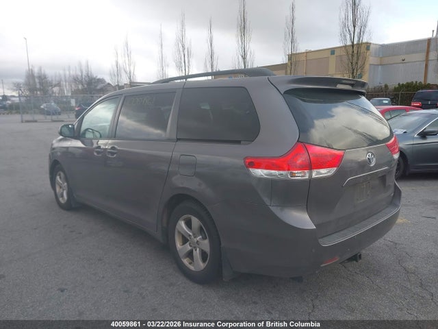 40059861 :رقم المزاد ، 5TDKK3DC0CS211886 vin ، 2012 Toyota Sienna Le مزاد بيع