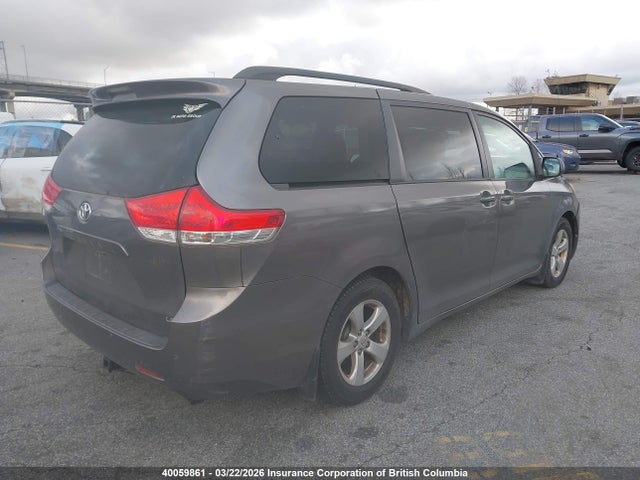 40059861 :رقم المزاد ، 5TDKK3DC0CS211886 vin ، 2012 Toyota Sienna Le مزاد بيع
