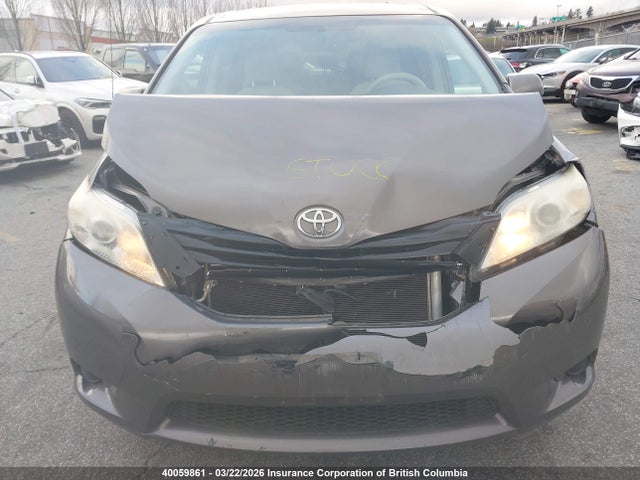 40059861 :رقم المزاد ، 5TDKK3DC0CS211886 vin ، 2012 Toyota Sienna Le مزاد بيع