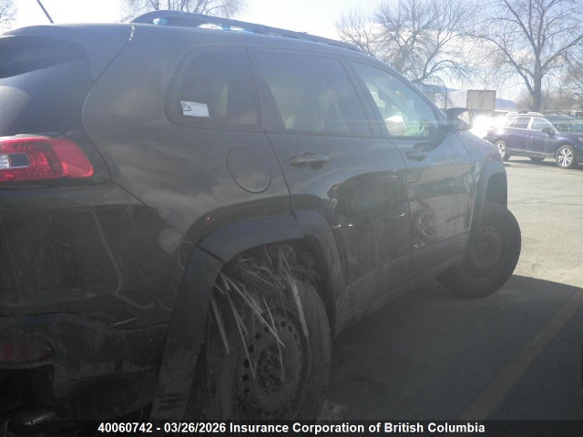 40060742 :رقم المزاد ، 1C4PJMBS9FW755686 vin ، 2015 Jeep Cherokee Trailhawk مزاد بيع