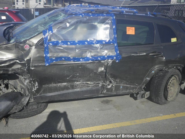 40060742 :رقم المزاد ، 1C4PJMBS9FW755686 vin ، 2015 Jeep Cherokee Trailhawk مزاد بيع