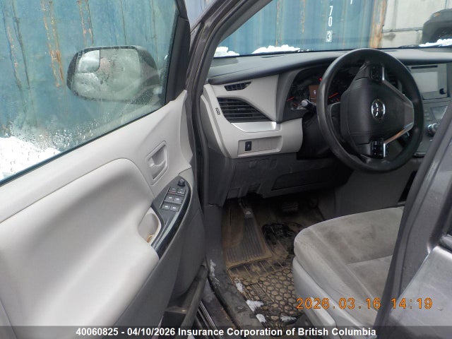 2017 Toyota Sienna მანქანა იყიდება აუქციონზე, vin: 5TDZZ3DC9HS799059, აუქციონის ნომერი: 40060825