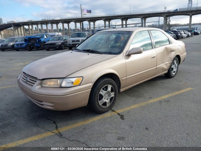 40061121 :رقم المزاد ، 4T1BG22K3WU303320 vin ، 1998 Toyota Camry مزاد بيع