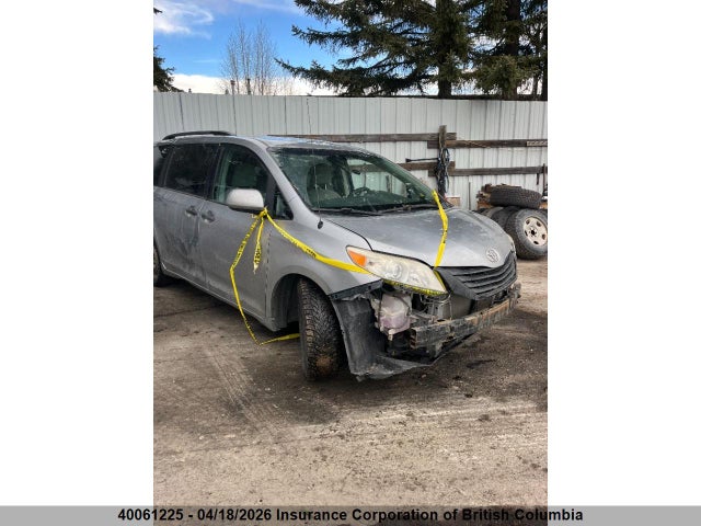 2013 Toyota Sienna მანქანა იყიდება აუქციონზე, vin: 5TDZK3DC8DS339700, აუქციონის ნომერი: 40061225