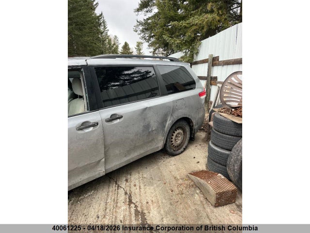 2013 Toyota Sienna მანქანა იყიდება აუქციონზე, vin: 5TDZK3DC8DS339700, აუქციონის ნომერი: 40061225