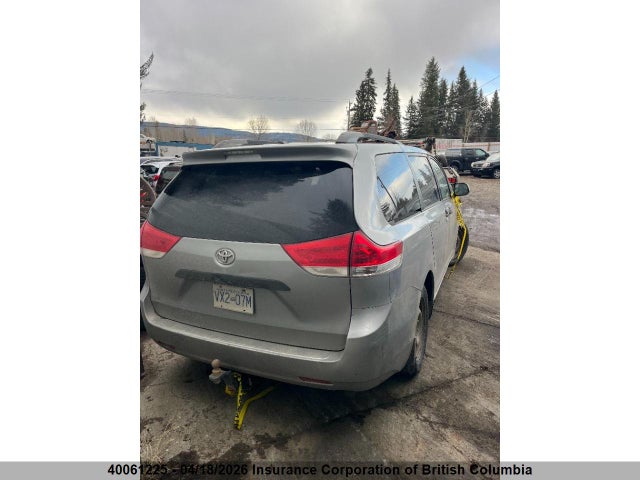 2013 Toyota Sienna მანქანა იყიდება აუქციონზე, vin: 5TDZK3DC8DS339700, აუქციონის ნომერი: 40061225