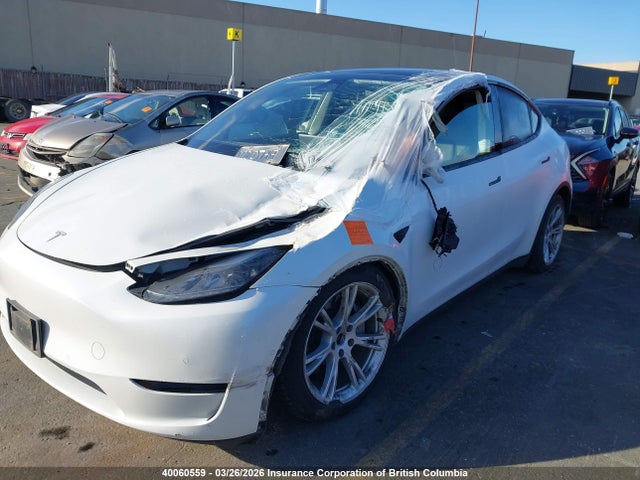 7SAYGAEE8NF541611 Tesla Model Y