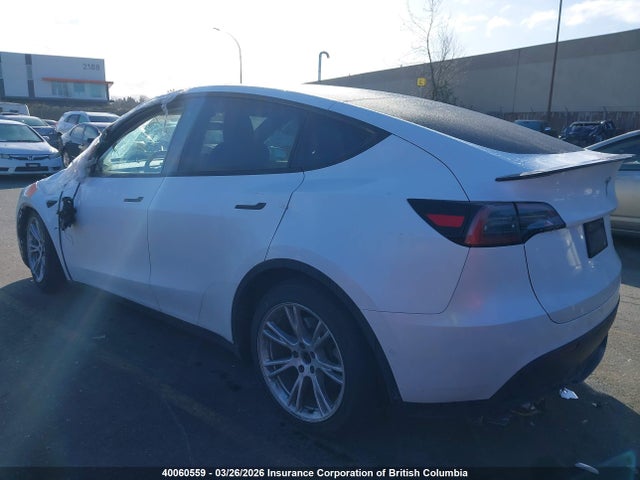 7SAYGAEE8NF541611 Tesla Model Y