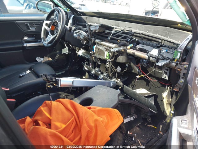 WDC4M4HBXLW000991 Mercedes-Benz Glb 250 4matic