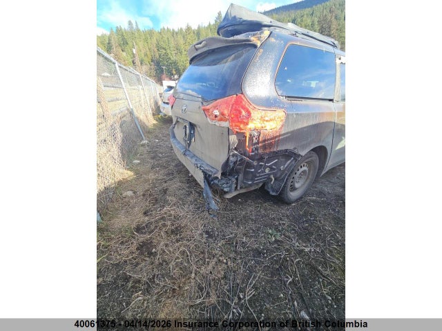 2011 Toyota Sienna მანქანა იყიდება აუქციონზე, vin: 5TDZK3DC3BS157402, აუქციონის ნომერი: 40061375