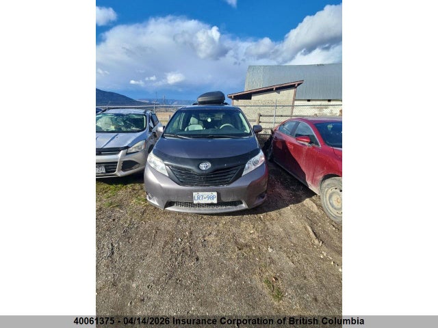 2011 Toyota Sienna მანქანა იყიდება აუქციონზე, vin: 5TDZK3DC3BS157402, აუქციონის ნომერი: 40061375