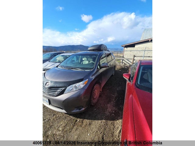 2011 Toyota Sienna მანქანა იყიდება აუქციონზე, vin: 5TDZK3DC3BS157402, აუქციონის ნომერი: 40061375