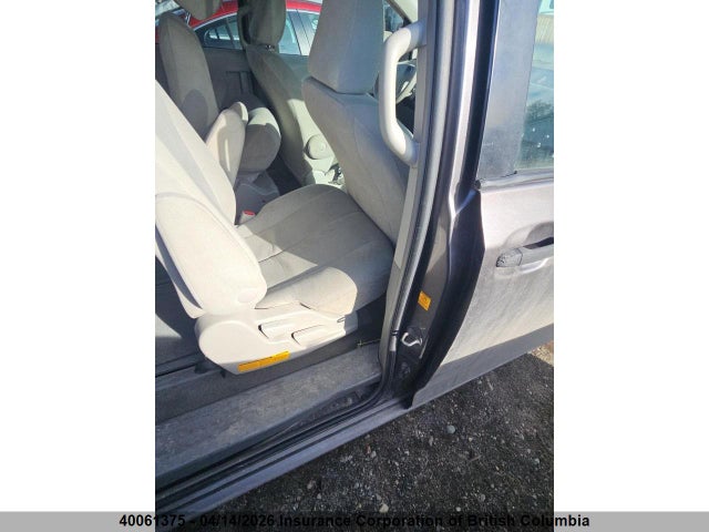 2011 Toyota Sienna მანქანა იყიდება აუქციონზე, vin: 5TDZK3DC3BS157402, აუქციონის ნომერი: 40061375