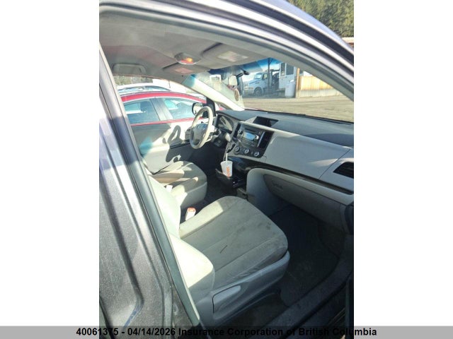 2011 Toyota Sienna მანქანა იყიდება აუქციონზე, vin: 5TDZK3DC3BS157402, აუქციონის ნომერი: 40061375