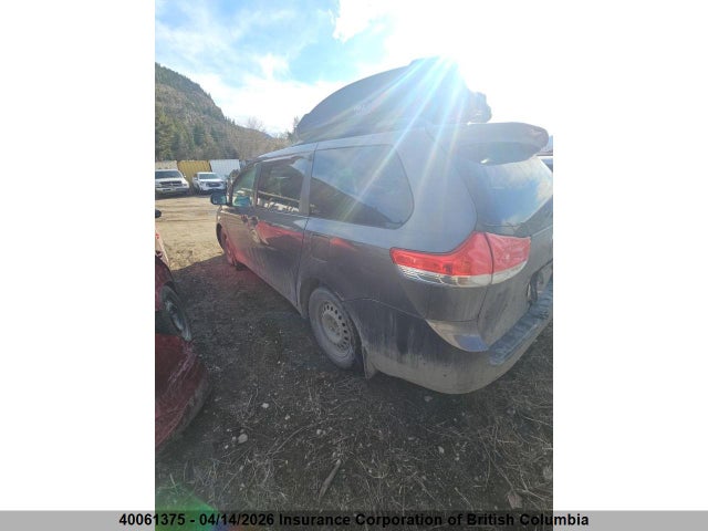 2011 Toyota Sienna მანქანა იყიდება აუქციონზე, vin: 5TDZK3DC3BS157402, აუქციონის ნომერი: 40061375