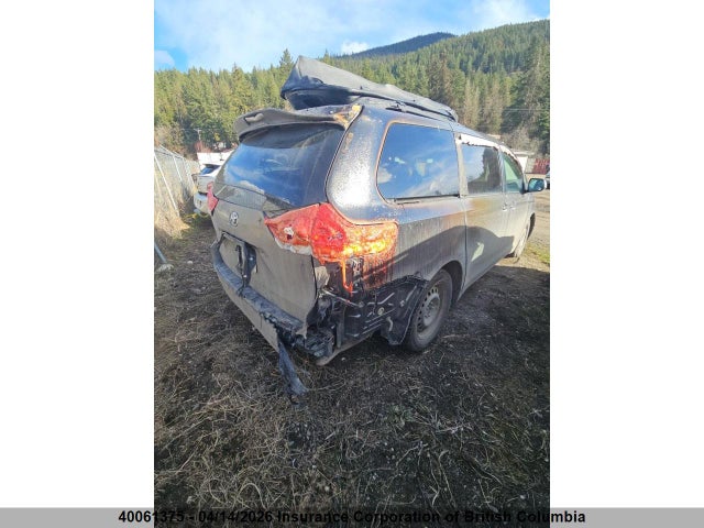 2011 Toyota Sienna მანქანა იყიდება აუქციონზე, vin: 5TDZK3DC3BS157402, აუქციონის ნომერი: 40061375