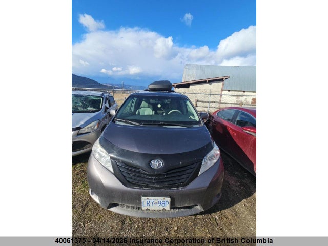 2011 Toyota Sienna მანქანა იყიდება აუქციონზე, vin: 5TDZK3DC3BS157402, აუქციონის ნომერი: 40061375