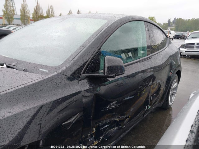 40061393 :رقم المزاد ، LRWYGDFD4PC967717 vin ، 2023 Tesla Model Y مزاد بيع