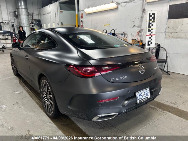 W1KMJ4HB6RF020555 Mercedes-Benz Cle 300 4matic