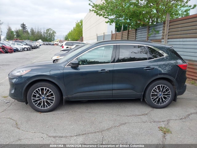 1FMCU0LZ6NUA74868 Ford Escape Titanium