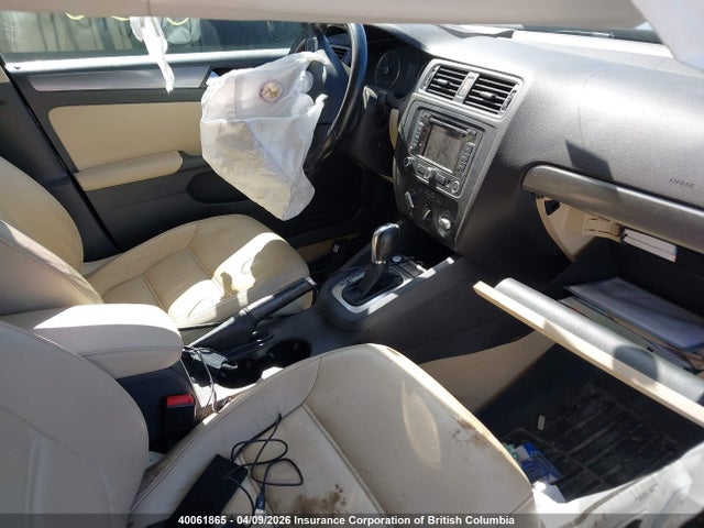 40061865 :رقم المزاد ، 3VWLL7AJ7EM413216 vin ، 2014 Volkswagen Jetta مزاد بيع