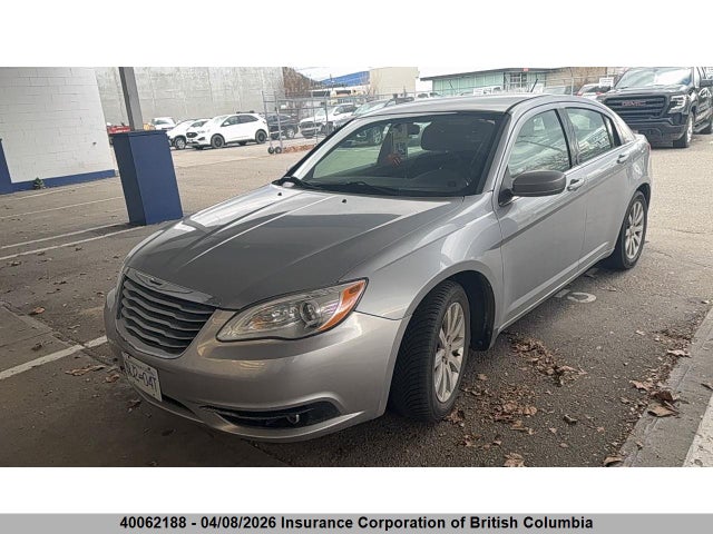 40062188 :رقم المزاد ، 1C3CCBBB9DN758365 vin ، 2013 Chrysler 200 مزاد بيع